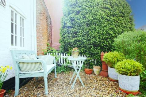 REAR GARDEN4