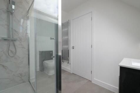 PRINCIPAL BEDROOM...
