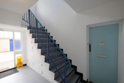 DOOR TO APARTMENT