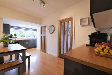 KITCHEN DINER1