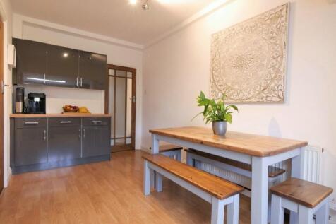 KITCHEN DINER4