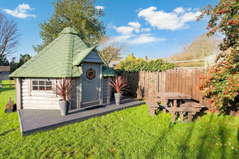 HOBBIT HOUSE1
