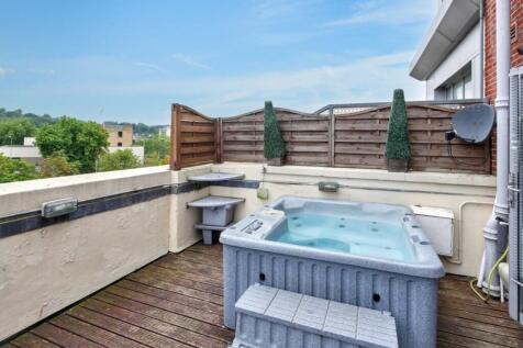 Hot tub