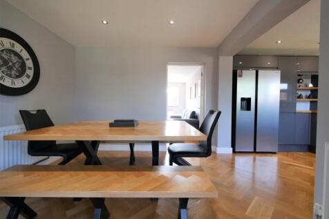 KITCHEN DINER11