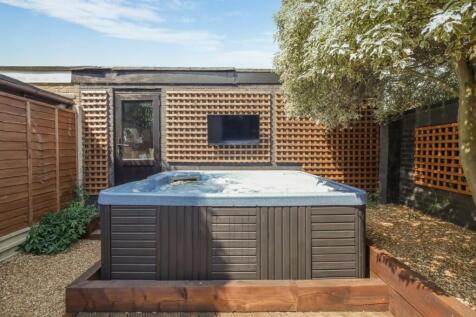HOT TUB2