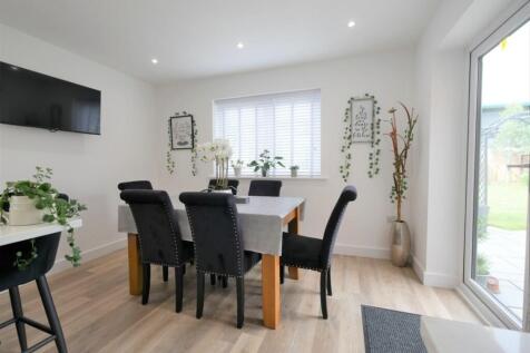 KITCHEN DINER7
