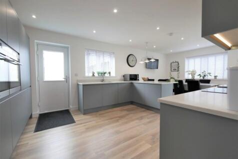 KITCHEN DINER1