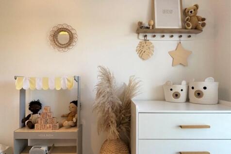 BEDROOM4 FEATURE1