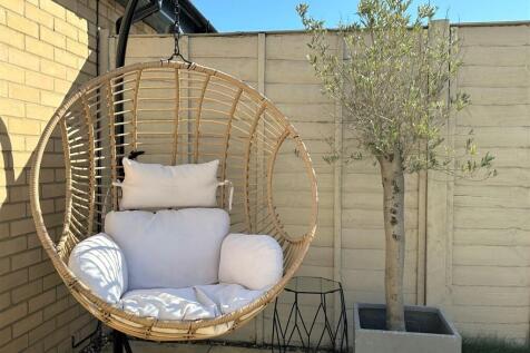 GARDEN FEATURE1