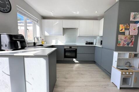 KITCHEN DINER2