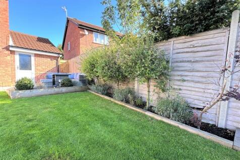 GARDEN FEATURE