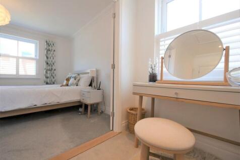 PRINCIPAL BEDROOM...