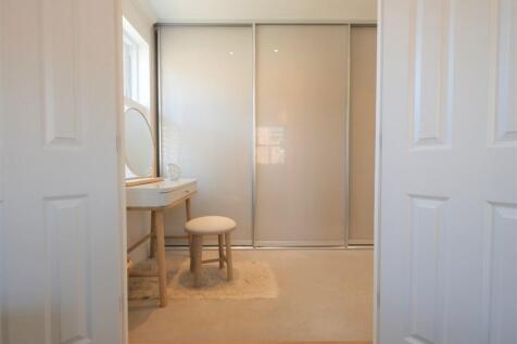 PRINCIPAL BEDROOM...