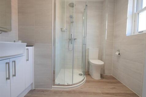 PRINCIPAL BEDROOM...