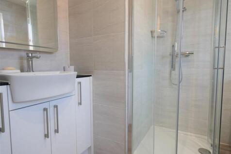 PRINCIPAL BEDROOM...