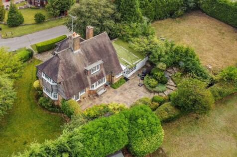 TUDOR CLOSE, 15 DRONE (3).jpg
