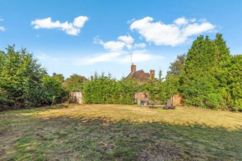 TUDOR CLOSE, 15-4.jpg