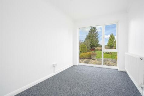 bungalow-green-lane-lower-kingswood-113.jpg