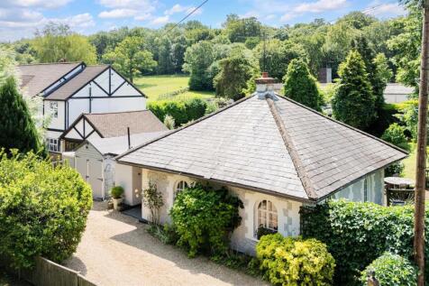 PARK FARM LODGE DRONE (1).jpg