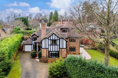 HIGH OAKS CLOSE, 1 DRONE (2).jpg