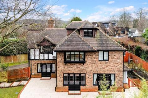 HIGH OAKS CLOSE, 1 DRONE (6).jpg