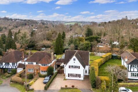 STAGBURY CLOSE, 9 DRONE  (3).jpg
