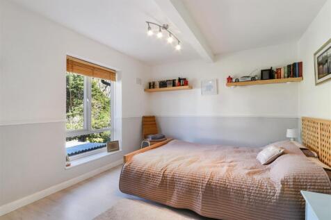 GALE CRESCENT, 6 (10).jpg
