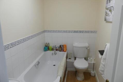 Bathroom (2).JPG