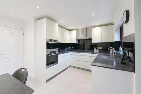 HAWTHORNE CLOSE,1 - (14).jpg
