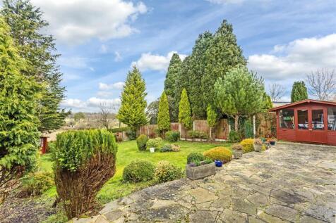 bungalow-green-lane-lower-kingswood-106.jpg