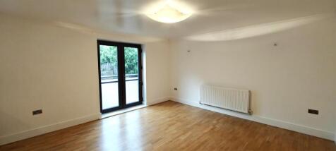 Lounge/Dining Area