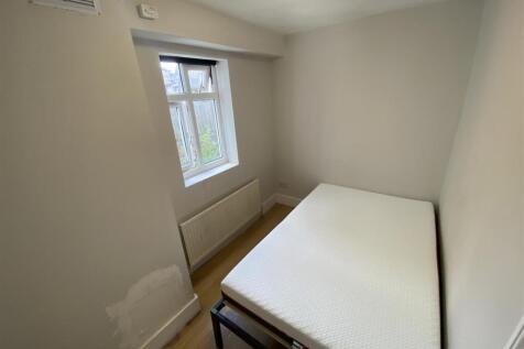 Middle bed