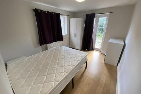 Rear bedroom