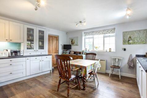 DINING KITCHEN F