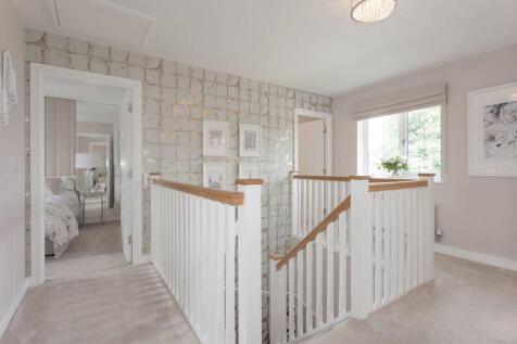 GALLERIED LANDING