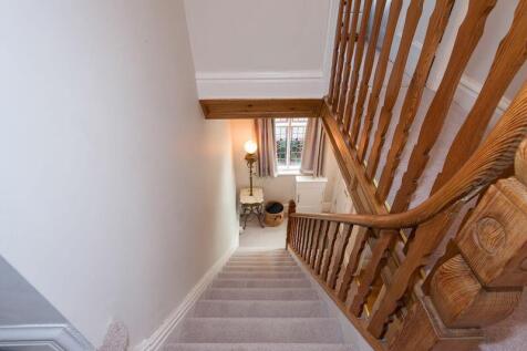 FIRST FLOOR LANDING