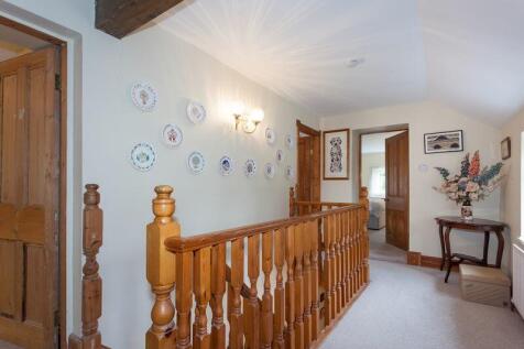 GALLERIED LANDING