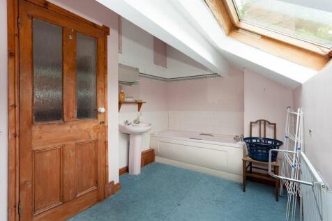 ANNEXE 2nd FLOOR BATHROOM