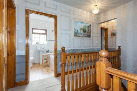 FIRST FLOOR LANDING