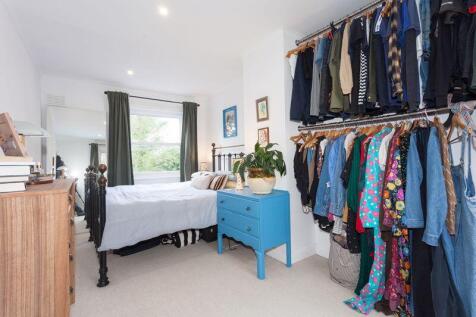 BEDROOM 1 FRONT