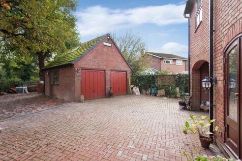 DOUBLE GARAGE