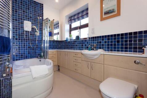 EN-SUITE BEDROOM 1
