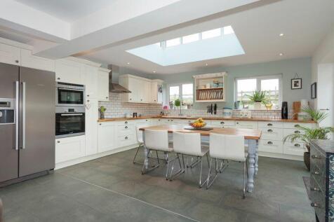 OPEN PLAN LIVING DINING KITCHEN