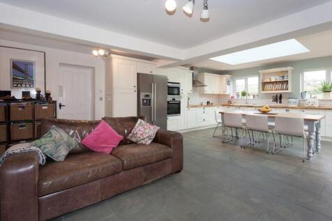 OPEN PLAN LIVING DINING KITCHEN