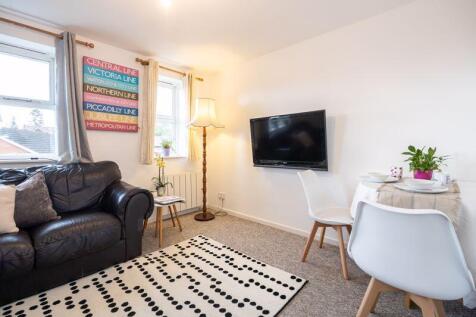 LOUNGE DINING AREA