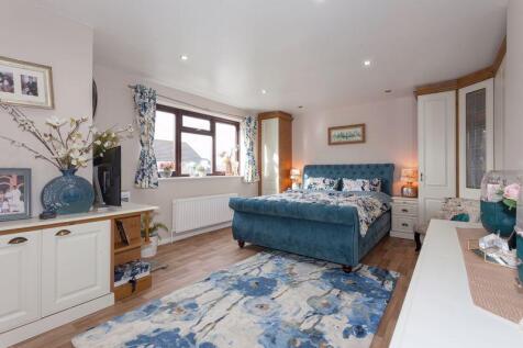 BEDROOM 1 FRONT