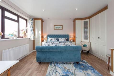 BEDROOM 1 FRONT 
