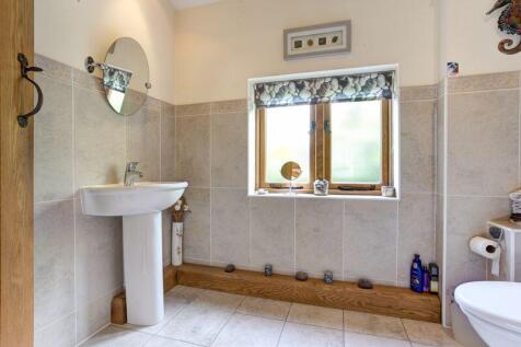 BEDROOM 1 EN SUITE
