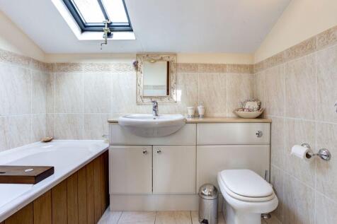 BATHROOM B