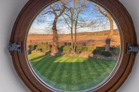 PORTHOLE WINDOW